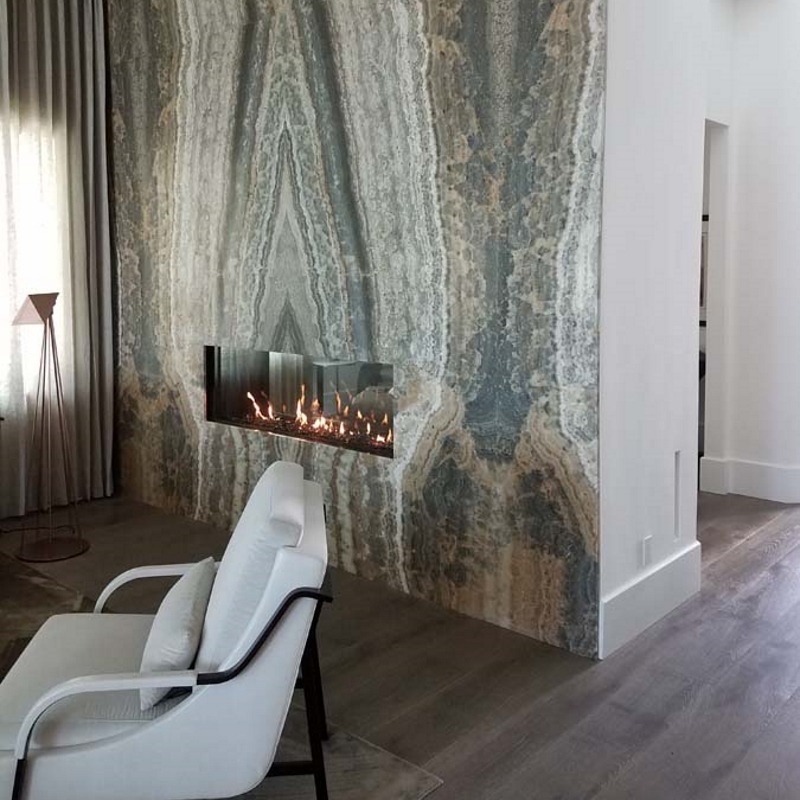 Chimenea de gas París a 2 caras con cristal panorámico en salón abierto